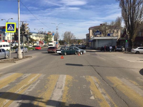 В Пятигорске в столкновении двух легковушек пострадал пассажир